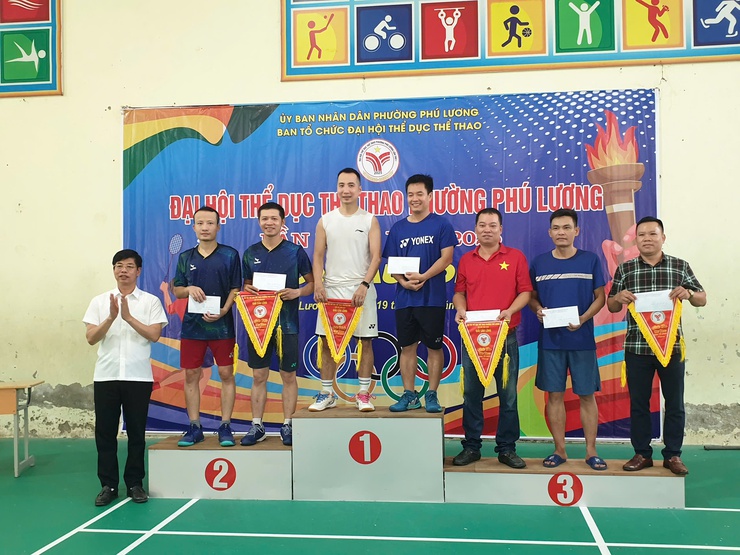 Sôi nổi giải cầu lông - Đại hội thể dục thể thao phường Phú Lương lần thứ I - năm 2025 - Ảnh 2.