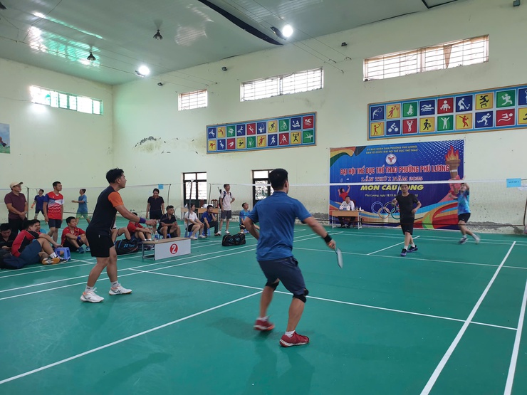 Sôi nổi giải cầu lông - Đại hội thể dục thể thao phường Phú Lương lần thứ I - năm 2025 - Ảnh 1.