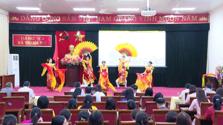 XÃ THANH TRÌ GẶP MẶT NỮ CÁN BỘ, VIÊN CHỨC, NGƯỜI LAO ĐỘNG NHÂN NGÀY 20/10: KHẲNG ĐỊNH VAI TRÒ NGƯỜI PHỤ NỮ TRONG HỆ THỐNG CHÍNH TRỊ- Ảnh 2.