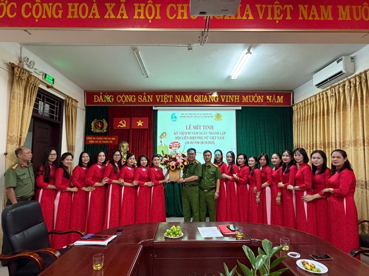 Chi Hội Phụ nữ Công an xã Thanh Trì: Phát huy truyền thống anh hùng, bản lĩnh của Phụ nữ Công an nhân dân- Ảnh 4.