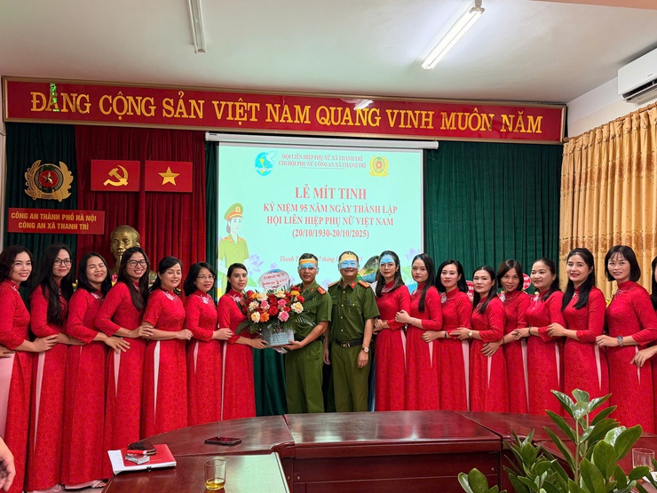 Chi Hội Phụ nữ Công an xã Thanh Trì: Phát huy truyền thống anh hùng, bản lĩnh của Phụ nữ Công an nhân dân- Ảnh 5.