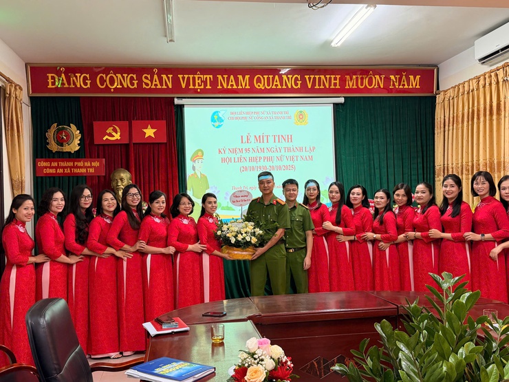 Chi Hội Phụ nữ Công an xã Thanh Trì: Phát huy truyền thống anh hùng, bản lĩnh của Phụ nữ Công an nhân dân- Ảnh 7.