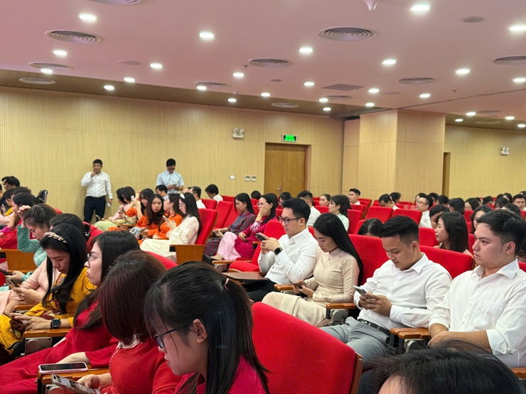 Trung tâm Phục vụ hành chính công Hà Nội tổ chức Lễ kỷ niệm Ngày Phụ nữ Việt Nam 20/10 và phát động quyên góp ủng hộ đồng bào vùng bị ảnh hưởng lũ- Ảnh 5.