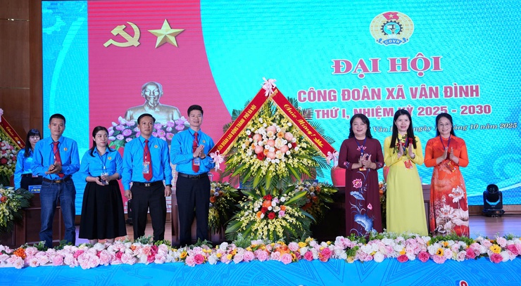 Đại hội Công đoàn xã Vân Đình lần thứ I, nhiệm kỳ 2025–2030: “Đoàn kết – Dân chủ – Kỷ cương – Đổi mới – Phát triển”- Ảnh 1.