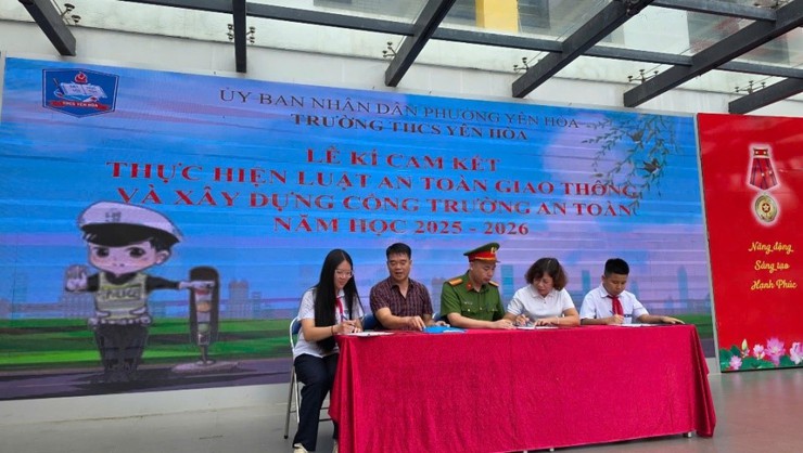 Công an phường Yên Hòa đẩy mạnh tuyên truyền, giáo dục pháp luật về an toàn giao thông trong trường học- Ảnh 2.