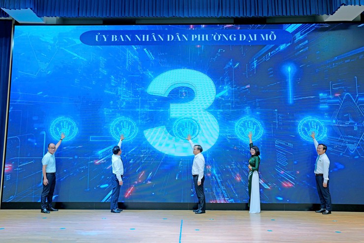 Đ/c Phan Anh - Giám đốc Hệ thống Giáo dục Genesis School, Hiệu trưởng trường THCS Genesis phát biểu hưởng ứng tại buổi lễ