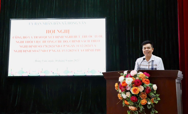 ĐẢNG UỶ - UBND XÃ HỒNG VÂN CÔNG BỐ VÀ TRAO QUYẾT ĐỊNH CHO CÁN BỘ CÔNG CHỨC, VIÊN CHỨC NGHỈ CHẾ ĐỘ- Ảnh 4.