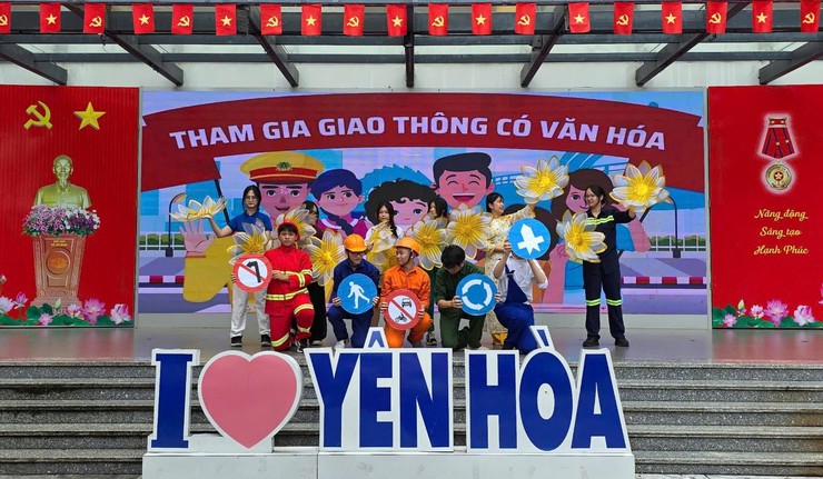 Công an phường Yên Hòa đẩy mạnh tuyên truyền, giáo dục pháp luật về an toàn giao thông trong trường học- Ảnh 3.