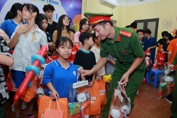 Trung thu ý nghĩa cùng các em thanh thiếu nhi tại Nhà nuôi dưỡng trẻ em Hữu nghị Đống Đa- Ảnh 4.