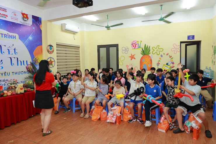 Trung thu ý nghĩa cùng các em thanh thiếu nhi tại Nhà nuôi dưỡng trẻ em Hữu nghị Đống Đa- Ảnh 1.