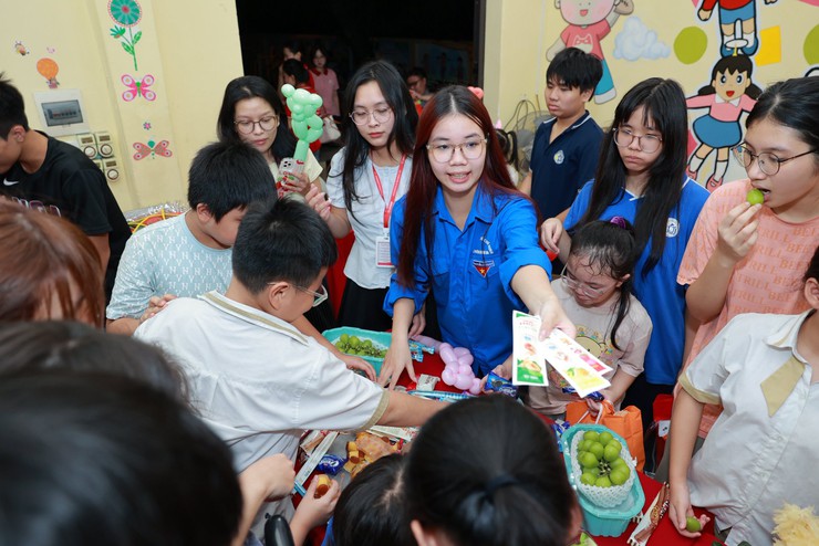 Trung thu ý nghĩa cùng các em thanh thiếu nhi tại Nhà nuôi dưỡng trẻ em Hữu nghị Đống Đa- Ảnh 9.