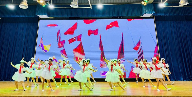 Tiết mục văn nghệ chào mừng buổi lễ khai mạc