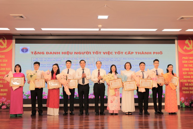 606 cá nhân đạt danh hiệu thi đua “Người tốt, việc tốt” cấp ngành trong 5 năm- Ảnh 2.
