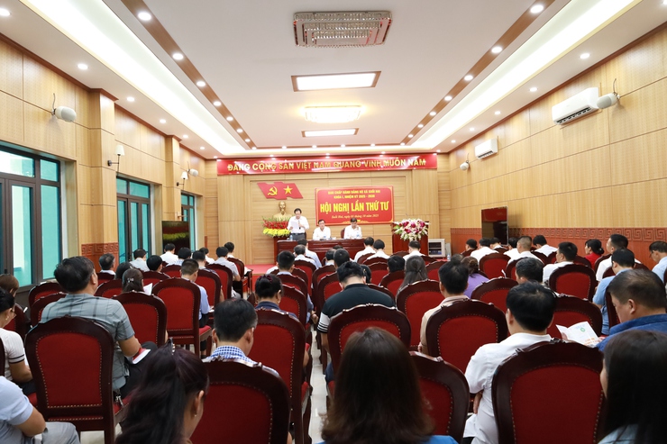 Đảng ủy xã Suối Hai tổ chức hội nghị Ban chấp hành Đảng bộ mở rộng lần thứ tư đánh giá kết quả công tác 9 tháng đầu năm, triển khai nhiệm vụ 3 tháng cuối năm 2025 và thảo luận nhiều nội dung quan trọng.- Ảnh 4.