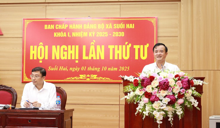 Đảng ủy xã Suối Hai tổ chức hội nghị Ban chấp hành Đảng bộ mở rộng lần thứ tư đánh giá kết quả công tác 9 tháng đầu năm, triển khai nhiệm vụ 3 tháng cuối năm 2025 và thảo luận nhiều nội dung quan trọng.- Ảnh 1.