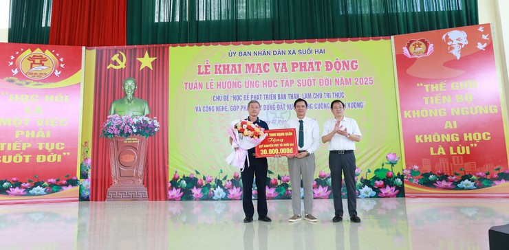 UBND xã Suối Hai đã tổ chức Lễ khai mạc “Tuần lễ hưởng ứng học tập suốt đời” năm 2025 với chủ đề “Học để phát triển bản thân, làm chủ tri thức và công nghệ, góp phần xây dựng đất nước hùng cường, thịnh vượng”- Ảnh 6.