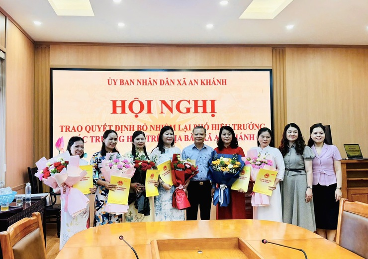 Trao Quyết định bổ nhiệm lại Phó Hiệu trưởng các trường học trên địa bàn xã An Khánh- Ảnh 2.