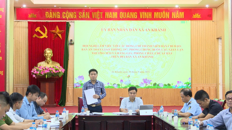 UBND xã An Khánh tổ chức hội nghị làm việc với các đồng chí thành viên các Ban Chỉ đạo: An toàn giao thông, 197, Phòng chống buôn lậu, gian lận thương mại và hàng giả, phòng cháy chữa cháy.- Ảnh 1.