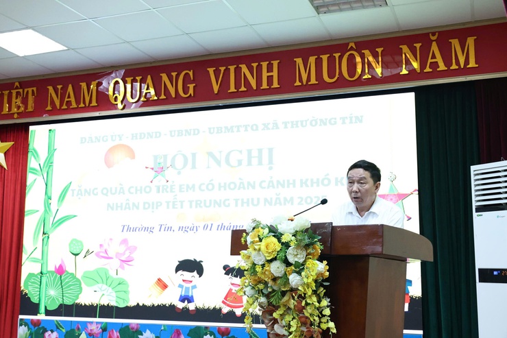 Thường Tín trao tặng quà cho 94 trẻ có hoàn cảnh khó khăn nhân dịp Tết Trung thu 2025- Ảnh 5.
