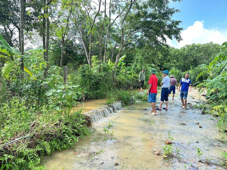 XÃ THANH TRÌ: CHÍNH QUYỀN VÀ NHÂN DÂN ĐỒNG LÒNG KHẮC PHỤC ẢNH HƯỞNG DO BÃO SỐ 10 (BUALOI) GÂY RA- Ảnh 1.