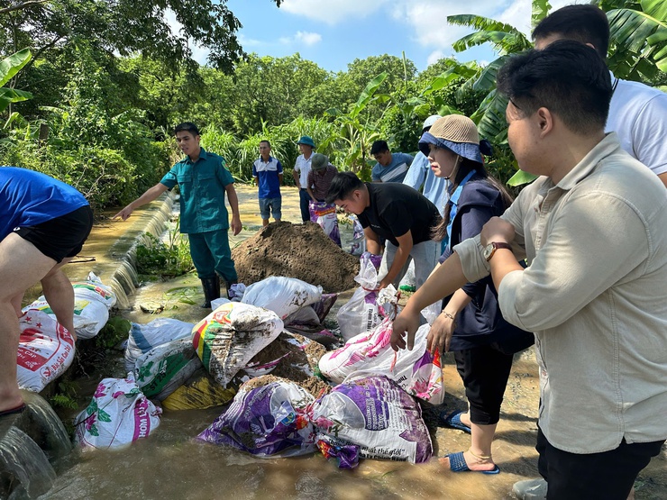 XÃ THANH TRÌ: CHÍNH QUYỀN VÀ NHÂN DÂN ĐỒNG LÒNG KHẮC PHỤC ẢNH HƯỞNG DO BÃO SỐ 10 (BUALOI) GÂY RA- Ảnh 3.