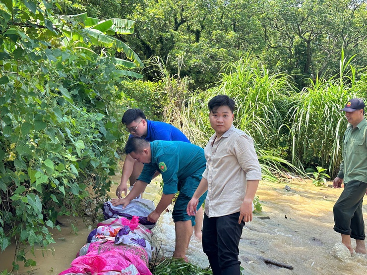XÃ THANH TRÌ: CHÍNH QUYỀN VÀ NHÂN DÂN ĐỒNG LÒNG KHẮC PHỤC ẢNH HƯỞNG DO BÃO SỐ 10 (BUALOI) GÂY RA- Ảnh 4.