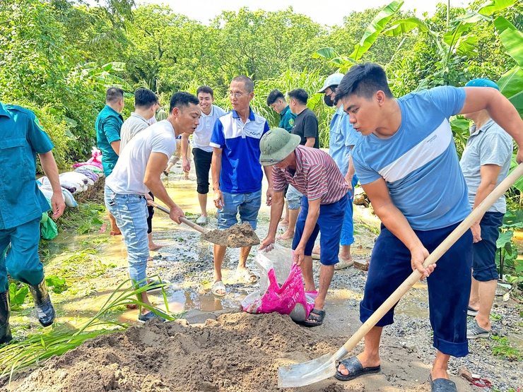XÃ THANH TRÌ: CHÍNH QUYỀN VÀ NHÂN DÂN ĐỒNG LÒNG KHẮC PHỤC ẢNH HƯỞNG DO BÃO SỐ 10 (BUALOI) GÂY RA- Ảnh 9.