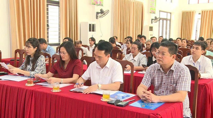 Triển khai mô hình hỗ trợ lưu động đăng ký đất đai và chuyển đổi số tại UBND Xã Phúc Lộc- Ảnh 2.