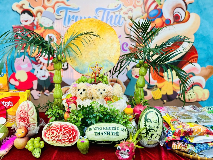 Xã Thanh Trì: Đem Trung thu yêu thương đến với học sinh Trường Dạy trẻ Khuyết tật
- Ảnh 4.