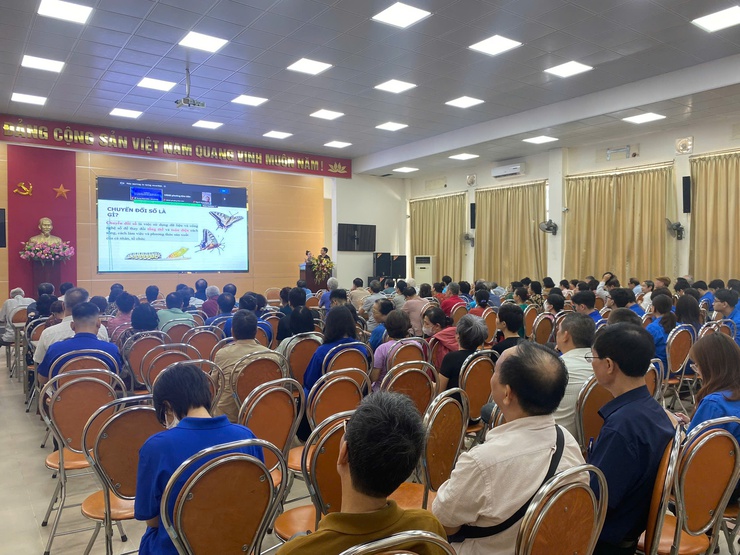 Nâng cao kỹ năng số cho hơn 600 thành viên tổ chuyển đổi số cộng đồng tại phường Kim Liên.- Ảnh 4.