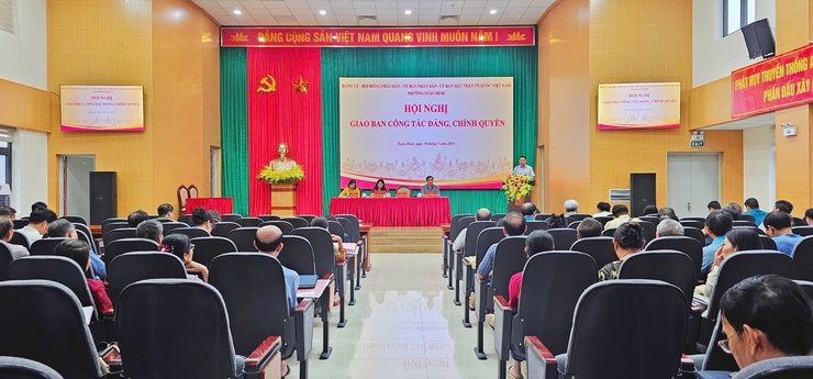 Phường Xuân Đỉnh: Giao ban công tác Đảng, chính quyền tháng 9 và triển khai nhiệm vụ trọng tâm tháng 10/2025- Ảnh 1.