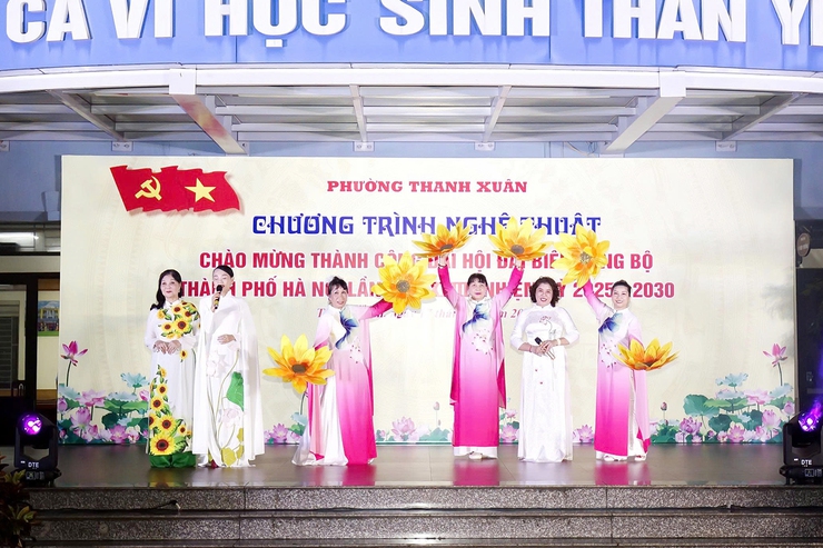 Đêm nghệ thuật chào mừng thành công Đại hội Đảng bộ thành phố Hà Nội lần thứ XVIII- Ảnh 1.