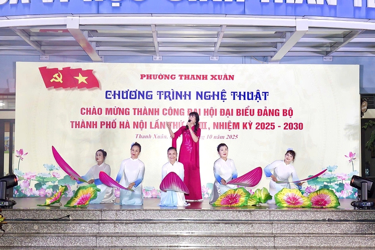Đêm nghệ thuật chào mừng thành công Đại hội Đảng bộ thành phố Hà Nội lần thứ XVIII- Ảnh 9.