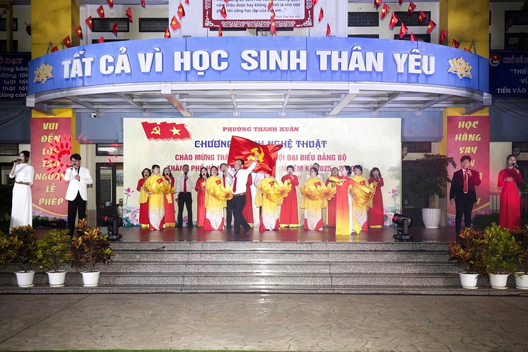 Đêm nghệ thuật chào mừng thành công Đại hội Đảng bộ thành phố Hà Nội lần thứ XVIII- Ảnh 11.