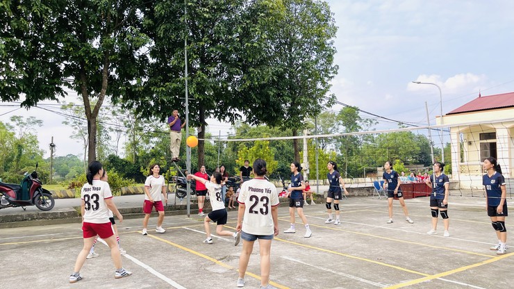 Chi hội Phụ nữ thôn Vân Lôi sôi nổi giao lưu bóng chuyền kỷ niệm Ngày thành lập Hội LHPN Việt Nam và Ngày Phụ nữ Việt Nam 20/10- Ảnh 3.