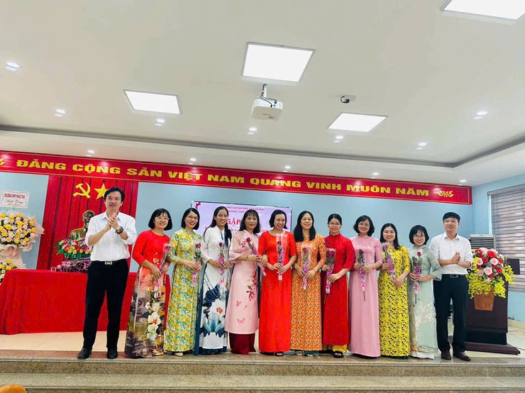 Trường THPT Phúc Thọ long trọng tổ chức Lễ kỷ niệm 95 năm Ngày thành lập Hội Liên hiệp Phụ nữ Việt Nam (20/10/1930 – 20/10/2025)- Ảnh 1.