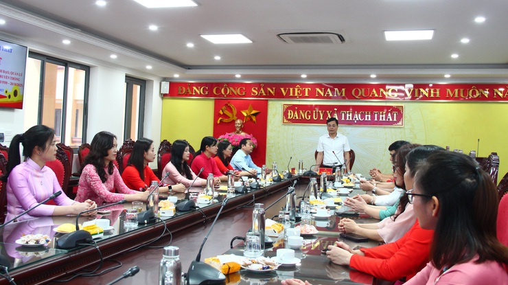 ĐẢNG ỦY XÃ THẠCH THẤT GẶP MẶT CHÚC MỪNG CÁC ĐỒNG CHÍ NỮ LÃNH ĐẠO, QUẢN LÝ NHÂN KỶ NIỆM 95 NĂM NGÀY THÀNH LẬP HỘI LIÊN HIỆP PHỤ NỮ VIỆT NAM (20/10/1930 – 20/10/2025)- Ảnh 4.