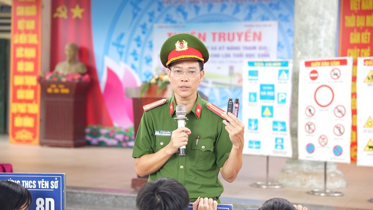 Công an xã Dương Hoà tổ chức buổi tuyên truyền về tình hình trật tự an toàn giao thông và kỹ năng tham gia giao thông an toàn cho lứa tuổi học sinh năm 2025- Ảnh 3.