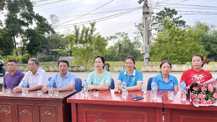 Chi hội Phụ nữ thôn Vân Lôi sôi nổi giao lưu bóng chuyền kỷ niệm Ngày thành lập Hội LHPN Việt Nam và Ngày Phụ nữ Việt Nam 20/10- Ảnh 1.