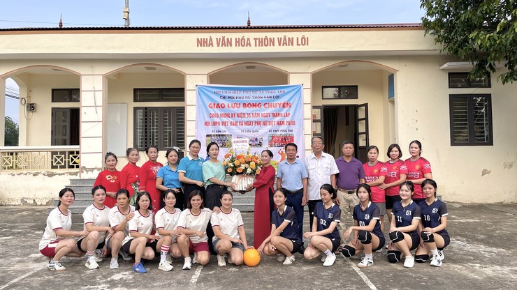 Chi hội Phụ nữ thôn Vân Lôi sôi nổi giao lưu bóng chuyền kỷ niệm Ngày thành lập Hội LHPN Việt Nam và Ngày Phụ nữ Việt Nam 20/10- Ảnh 2.