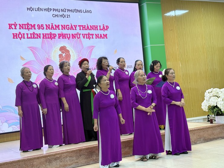 CÁC CHI HỘI PHỤ NỮ PHƯỜNG LÁNG NÔ NỨC TỔ CHỨC HOẠT ĐỘNG KỶ NIỆM 95 NĂM NGÀY THÀNH LẬP HỘI LIÊN HIỆP PHỤ NỮ VIỆT NAM (20/10/1930 – 20/10/2025)- Ảnh 3.