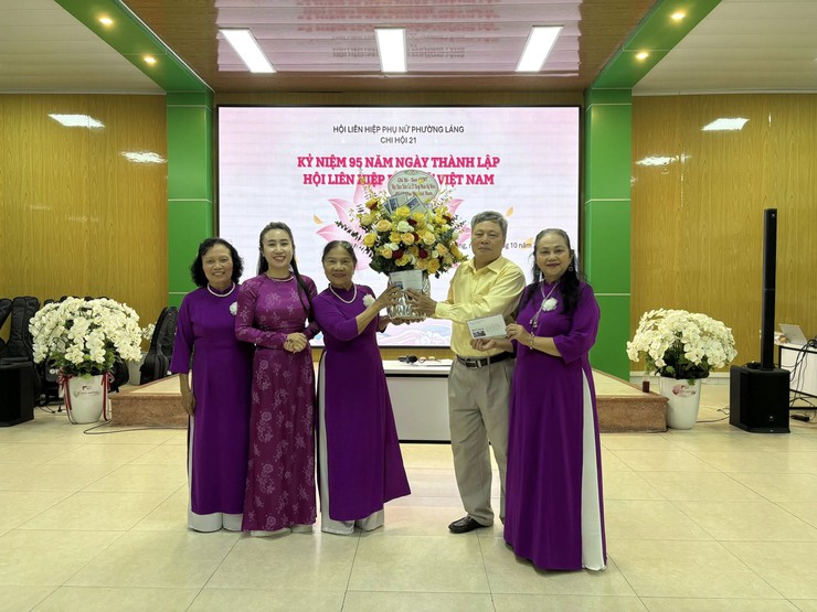 CÁC CHI HỘI PHỤ NỮ PHƯỜNG LÁNG NÔ NỨC TỔ CHỨC HOẠT ĐỘNG KỶ NIỆM 95 NĂM NGÀY THÀNH LẬP HỘI LIÊN HIỆP PHỤ NỮ VIỆT NAM (20/10/1930 – 20/10/2025)- Ảnh 7.