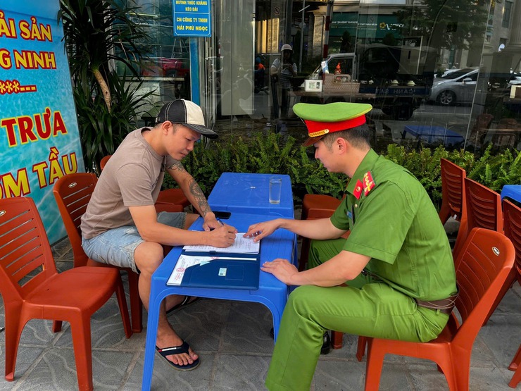 CÔNG AN PHƯỜNG LÁNG TĂNG CƯỜNG KIỂM TRA, XỬ LÝ VI PHẠM TRẬT TỰ ĐÔ THỊ- Ảnh 2.