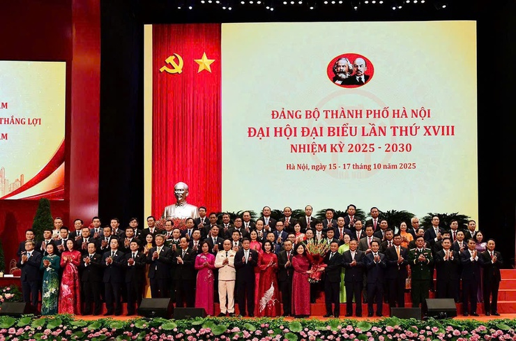 Đại hội đại biểu Đảng bộ TP Hà Nội lần thứ XVIII thành công tốt đẹp, thống nhất cao mục tiêu phát triển Thủ đô giai đoạn 2025–2030- Ảnh 1.