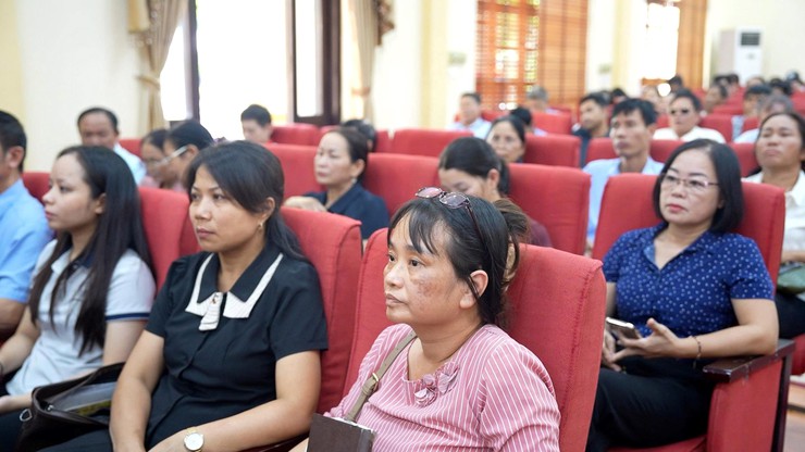 Trên 200 đại biểu xã Dương Hoà được hướng dẫn thực hiện dịch vụ công trực tuyến và sử dụng các công cụ AI, tiện ích công nghệ số - Ảnh 2.
