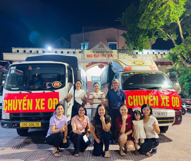 Người dân xã Dương Hoà sẻ chia cùng bà con vùng bão lũ- Ảnh 8.