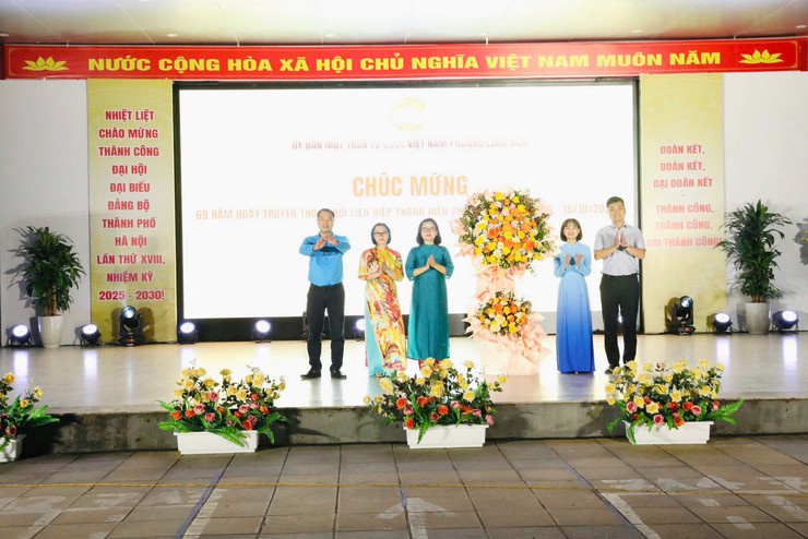 Liên hoan văn nghệ chào mừng thành công Đại hội đại biểu Đảng bộ Thành phố Hà Nội lần thứ XVIII- Ảnh 3.