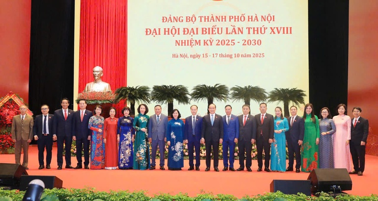 Đại hội đại biểu Đảng bộ TP Hà Nội lần thứ XVIII thành công tốt đẹp, thống nhất cao mục tiêu phát triển Thủ đô giai đoạn 2025–2030- Ảnh 2.