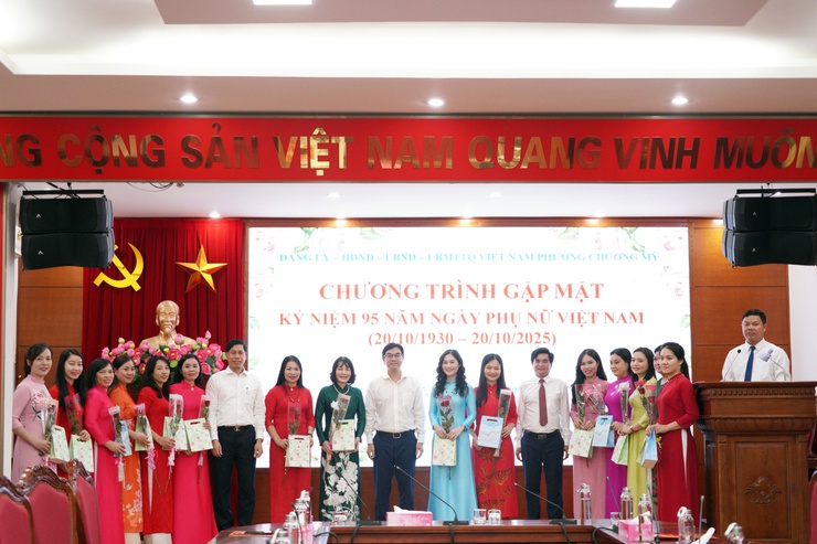 Phường Chương Mỹ gặp mặt kỷ niệm 95 năm Ngày thành lập Hội Liên hiệp Phụ nữ Việt Nam (20/10/1930 – 20/10/2025)- Ảnh 1.