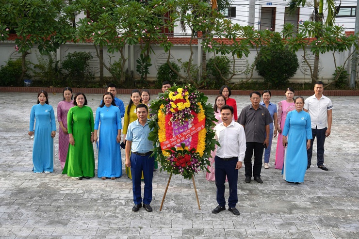 CÔNG ĐOÀN XÃ THANH OAI DÂNG HƯƠNG TƯỞNG NIỆM CÁC ANH HÙNG LIỆT SĨ TRƯỚC THỀM ĐẠI HỘI CÔNG ĐOÀN LẦN THỨ I, NHIỆM KỲ 2025–2030- Ảnh 1.